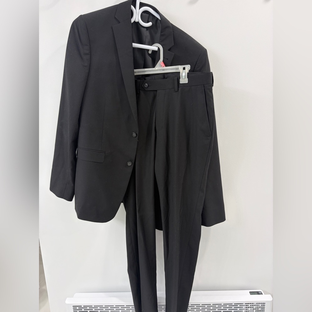 Classic Men's Black Two-Piece Suit - Tailored Blazer & Trousers